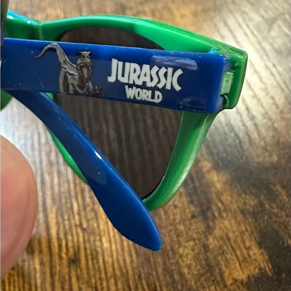 Jurassic World Kids Sunglasses With Case Set NWT 3+ years